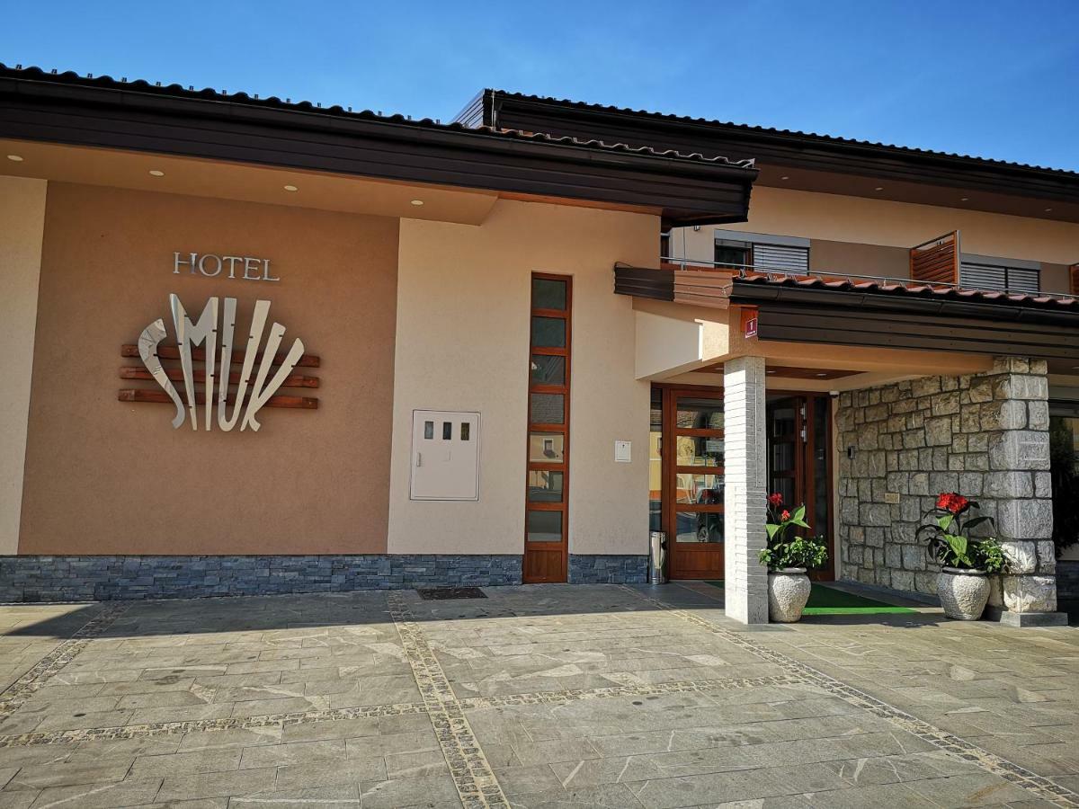 Hotel Smuk Semic Buitenkant foto