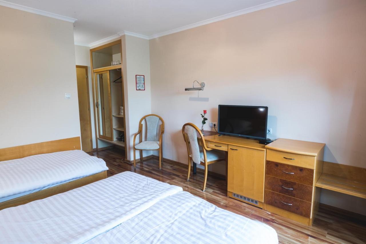 Hotel Smuk Semic Buitenkant foto